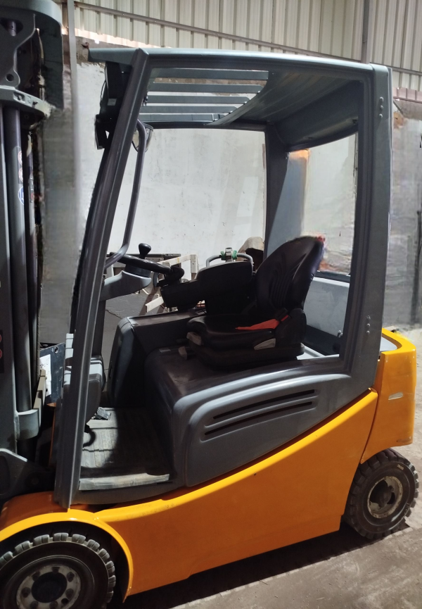 forklift, renting electric forklifts in Egypt, ايجار رافعه شوكيه كهربيه مصر, ايجار ونش شوكه كهرباء مصر, ايجار فوركلفت كهرباء مصر, ايجار كلارك 1.6 طن مصر, ايجار كلاركات مصر