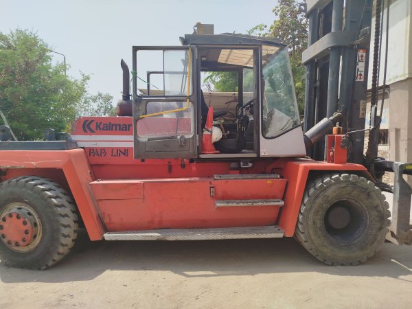 forklift, renting forklifts in Egypt, ايجار رافعه شوكيه مصر, ايجار ونش شوكه مصر, ايجار فوركلفت مصر, ايجار كلارك 20 طن مصر, ايجار كلاركات مصر