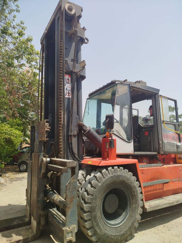 forklift, renting forklifts in Egypt, ايجار رافعه شوكيه مصر, ايجار ونش شوكه مصر, ايجار فوركلفت مصر, ايجار كلارك 20 طن مصر, ايجار كلاركات مصر