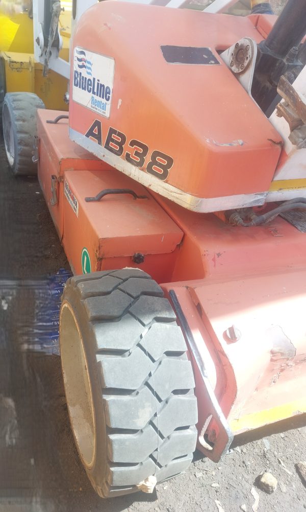 manlift, renting manlifts in Egypt, ايجار مان ليفت مصر, ايجار متر 13 , meter 13 ,مانلفت مصر